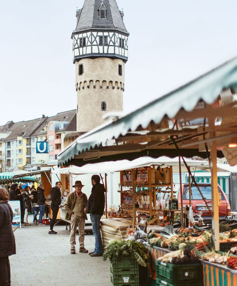 Senckenberg-Tower- weekly market
